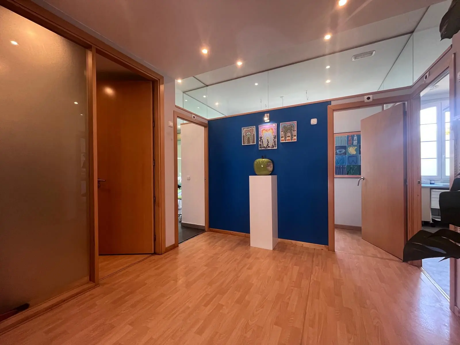 Instalaciones de The Dentists Sotogrande en la avenida de Paniagua, Sotogrande